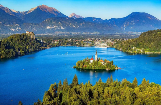 Avrupa’da Tekne ile Gezilebilecek En İyi 10 Göl