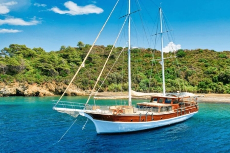 Benefits of Boat Holiday to Our Health: A Life Away From Stress, In Touch With Nature