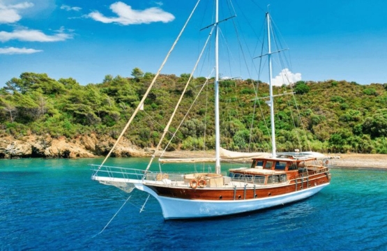 Benefits of Boat Holiday to Our Health: A Life Away From Stress, In Touch With Nature